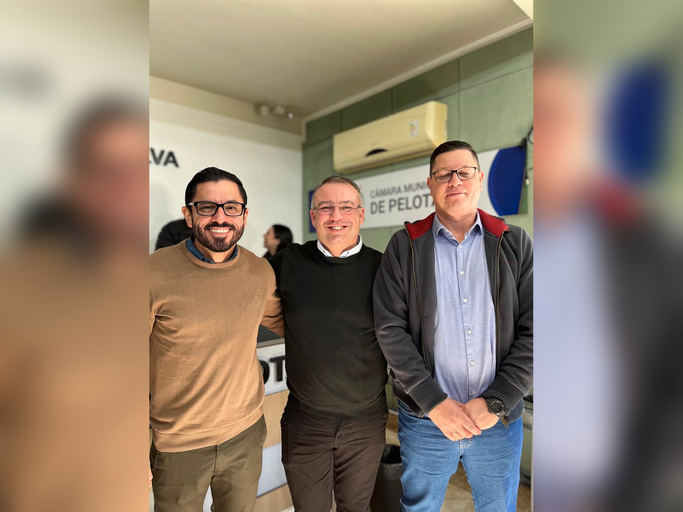 Marcelo Bagé com lideranças na Câmara Municipal de Pelotas