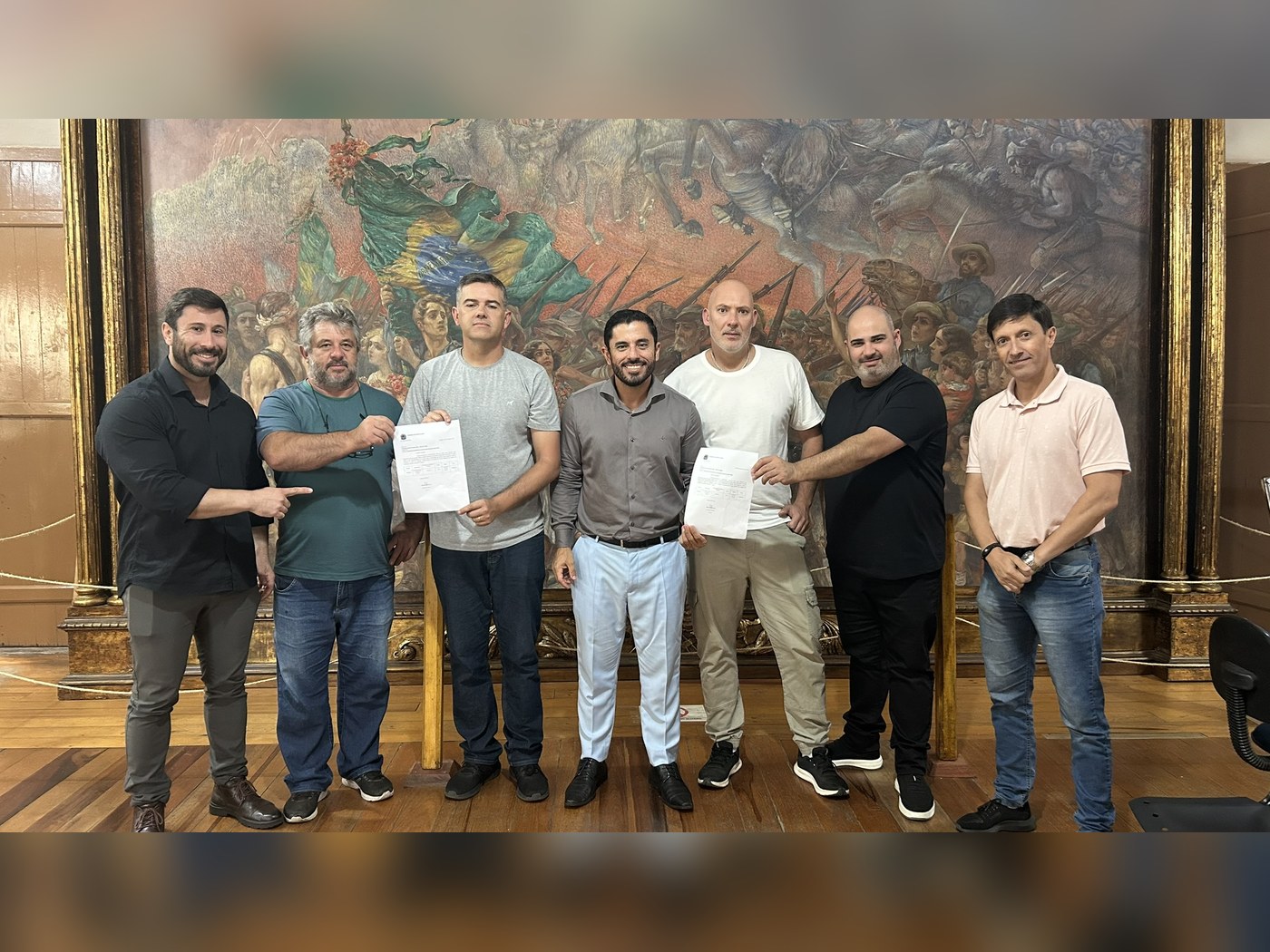 Entrega de emenda parlamentar para representantes da comunidade